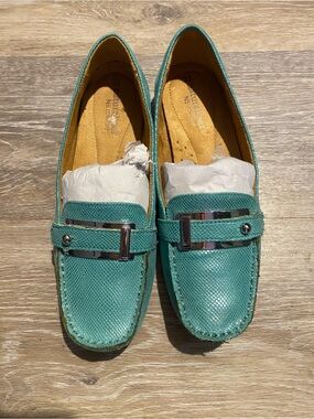 Naturalizer’s Mint Turquoise Loafer Slip On Shoe 6.5